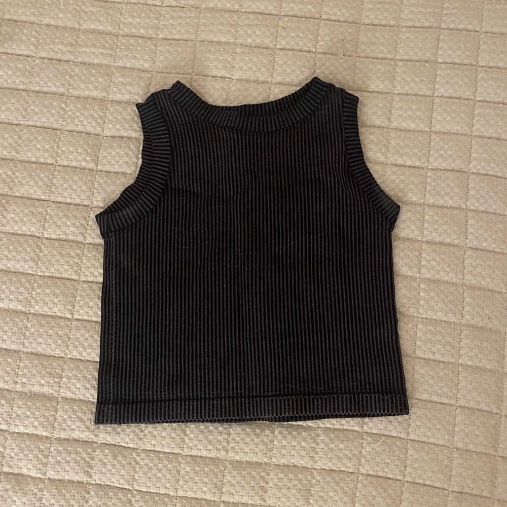 Comfy fitted dark Aura grey top !